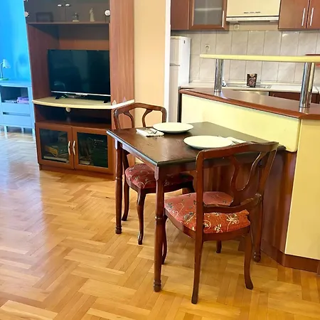 Blue Apartment-private Parking *
